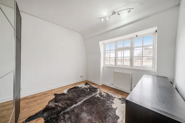 Photo 3 — Albion Avenue, Clapham, London, SW8
