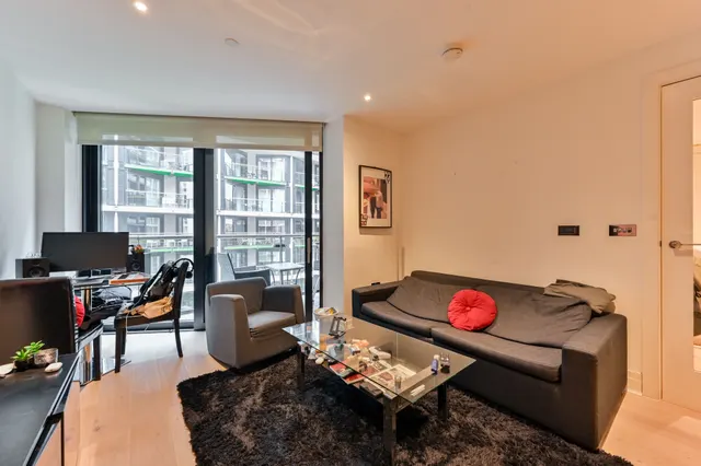 Photo 3 — Flat 32, 3 Riverlight Quay, London