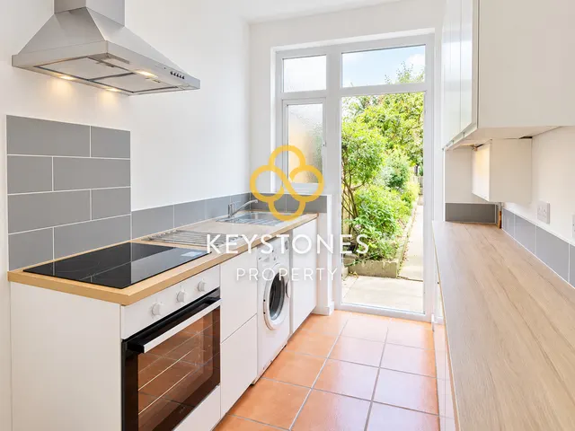 Radnor Crescent, Ilford, IG4, photo 3