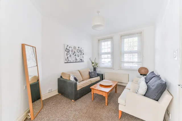 Photo 3 — 8 Cowper Avenue, Sutton