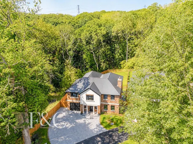 Private Road, Cuffley Hill, photo 2