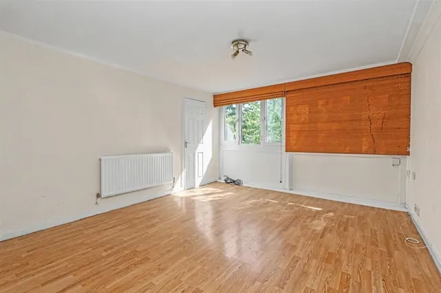 Sandalwood Road, Feltham, TW13, photo 2