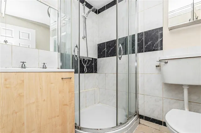 Sandalwood Road, Feltham, TW13, photo 3