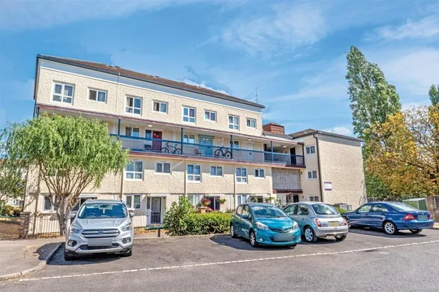 Sandalwood Road, Feltham, TW13, photo 1