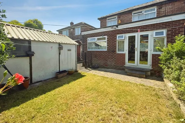 Sheringham Drive, Swinton, M27, photo 2