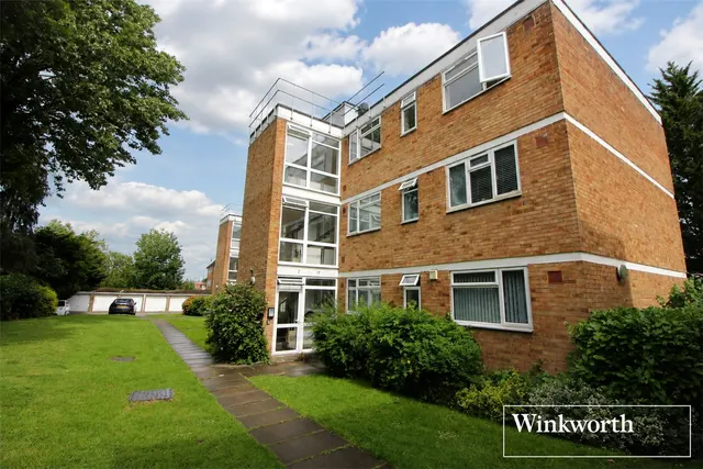Photo 3 — Holt Close, Elstree, Borehamwood, Hertfordshire, WD6