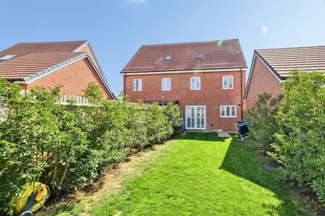 Adlam Way, Salisbury, SP2, photo 1