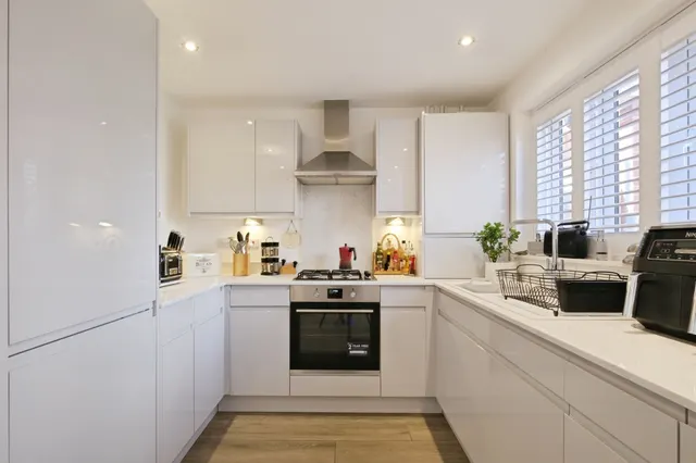 Adlam Way, Salisbury, SP2, photo 3