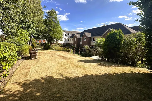 Clarence Road, Fleet, Hampshire, GU51 3SH, photo 1
