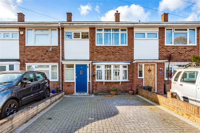 Hornchurch, RM12, photo 1