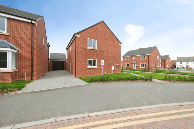 Photo 2 — Emperors Way, Hucknall, Nottingham