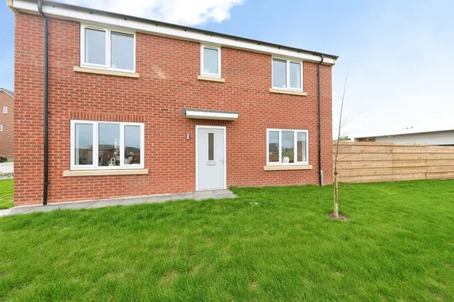 Emperors Way, Hucknall, Nottingham, photo 1