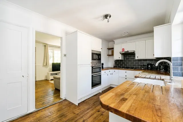 Photo 2 — Retreat Way, Chigwell, Essex, IG7