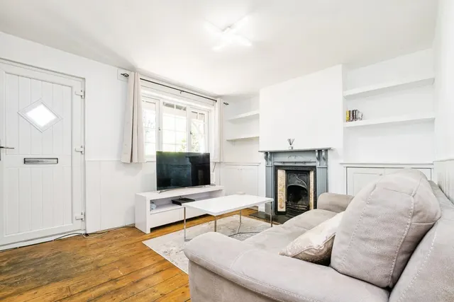 Photo 3 — Retreat Way, Chigwell, Essex, IG7
