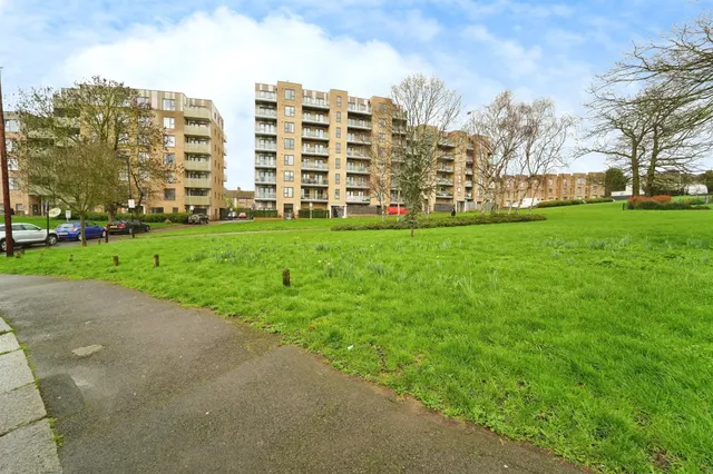 Ridding Lane, Greenford, photo 1