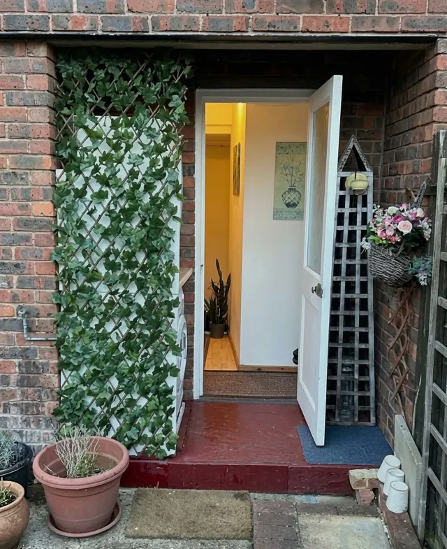 Sheldrick Close, London, SW19, photo 1