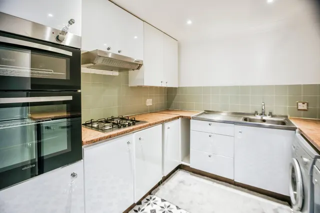 Oakhill Lodge, 15 Reedham Drive, Purley, CR8, photo 1
