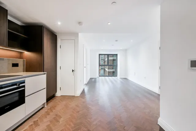Eden Place, London, E16, photo 1