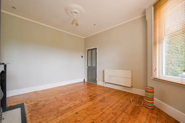Photo 3 — 5 Fairbourne Road, London