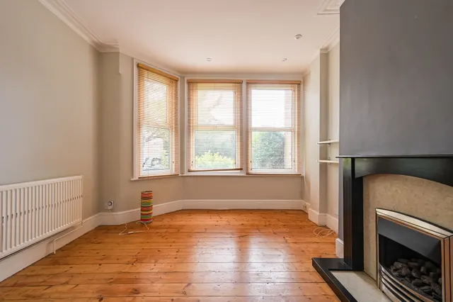 Photo 2 — 5 Fairbourne Road, London