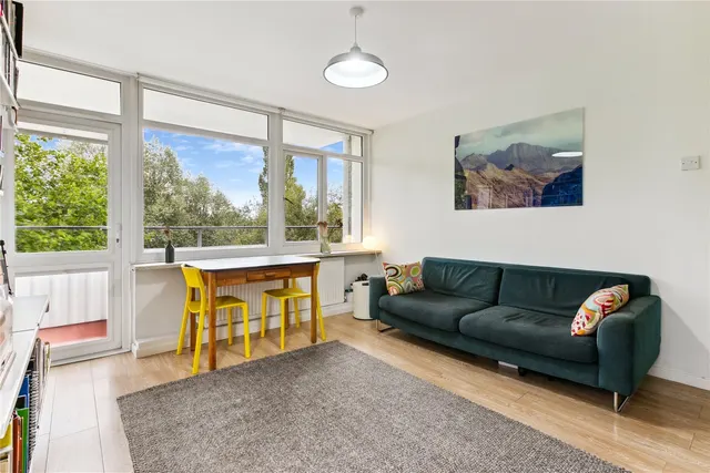 Photo 2 — Gernigan House, Fitzhugh Grove, Wandsworth, London, SW18