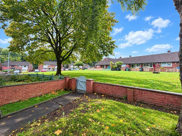 Tintern Road, Middleton, M24, photo 2