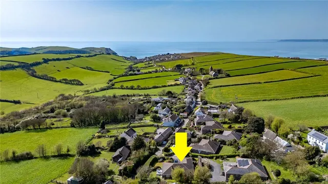 Photo 2 — Eddystone Rise, Galmpton, Kingsbridge, Devon, TQ7 3EY