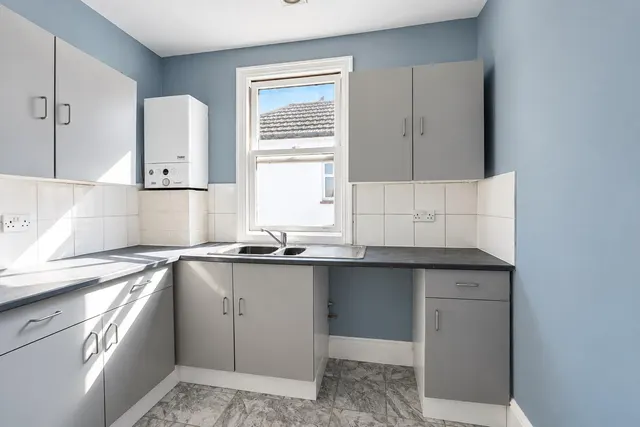Burdett Avenue, Westcliff-On-Sea, photo 3