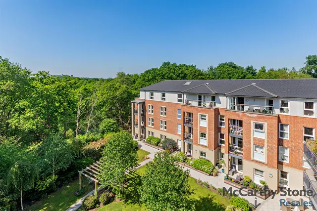 Station Parade, Virginia Water, GU25, photo 3