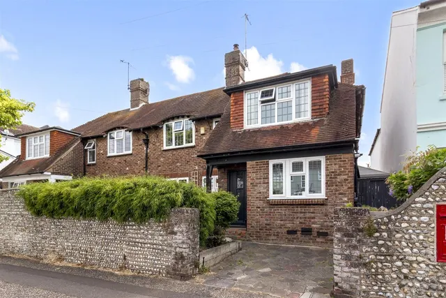 Madeira Avenue, Worthing, photo 1