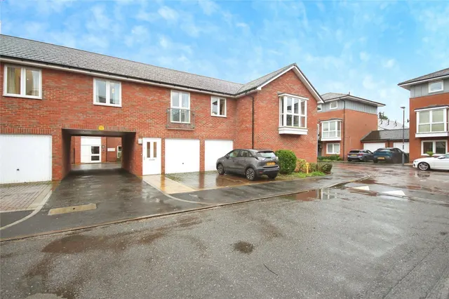 Kingfisher Close, Warwick, CV34, photo 1