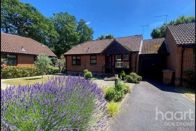 Weston Lea, Leatherhead, KT24, photo 2