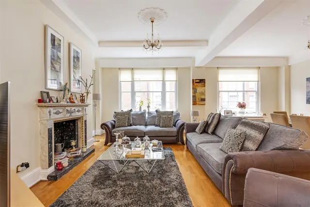 3 bedroom flat — George Street, London, W1H 7HD