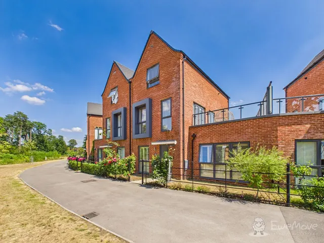 Mulberry Walk, Bordon, GU35, photo 1
