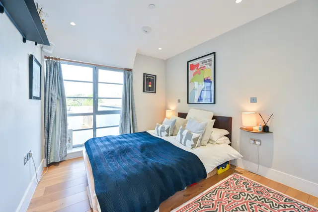 Photo 2 — Flat 15, 2A Highshore Road, London