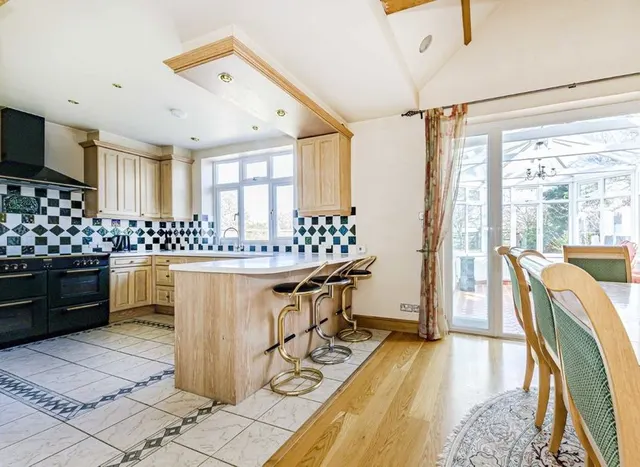 Photo 3 — Grand Avenue, Surbiton, KT5