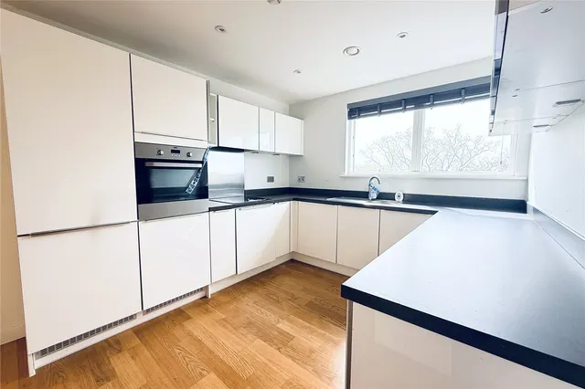 Photo 2 — Old Bracknell Lane West, Bracknell, Berkshire, RG12 7LZ