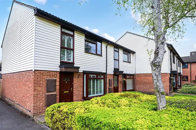 Avondale, Ash Vale, Guildford, Surrey, GU12 5NF, photo 1