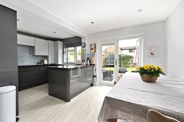 Photo 2 — Avondale, Ash Vale, Guildford, Surrey, GU12 5NF