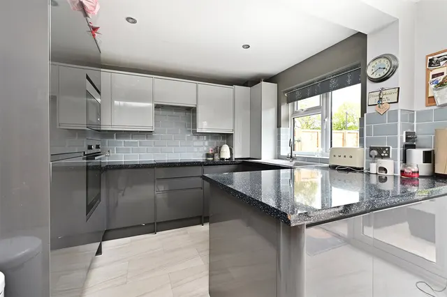 Photo 3 — Avondale, Ash Vale, Guildford, Surrey, GU12 5NF