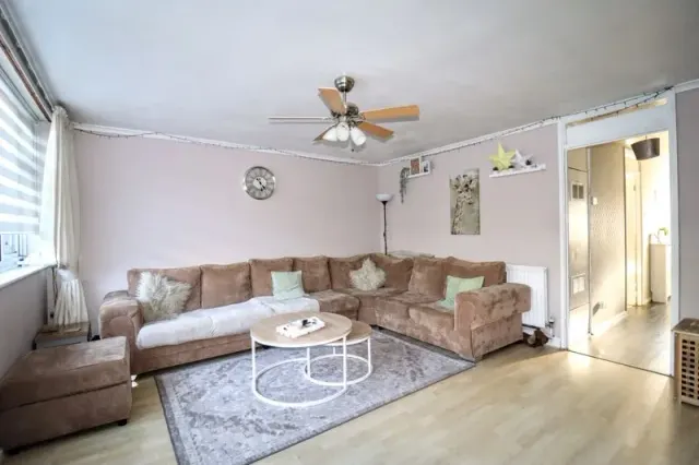 Photo 3 — Kinloch Place, Bletchley, Milton Keynes, Buckinghamshire, MK2 3NN