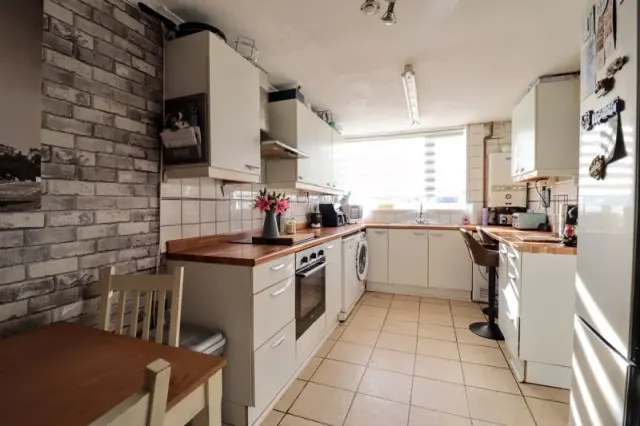 Photo 2 — Kinloch Place, Bletchley, Milton Keynes, Buckinghamshire, MK2 3NN