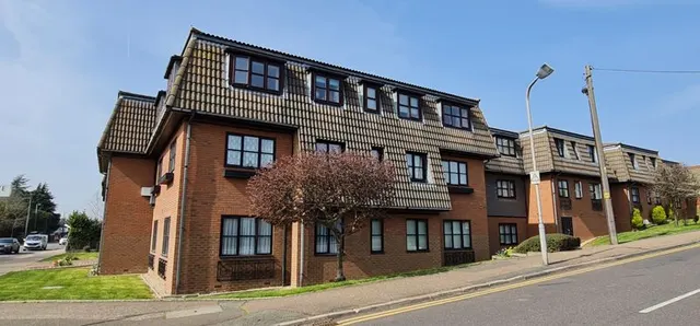 Rayleigh Road, Eastwood, Essex, SS9 5PZ, photo 1