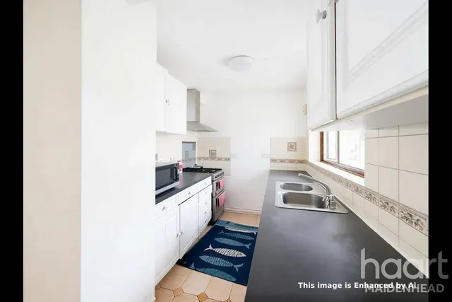 Laggan Road, SL6, photo 2