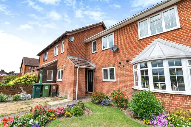 Beechwood Avenue, Sunbury, TW16 7QL, photo 1