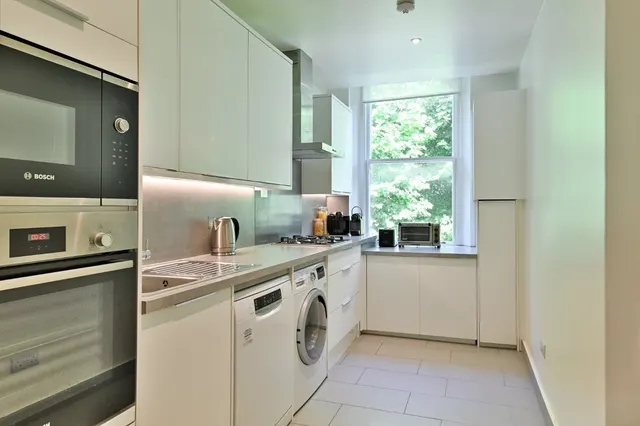 Photo 3 — Barkston Gardens, Earl's Court, London, SW5 0ES
