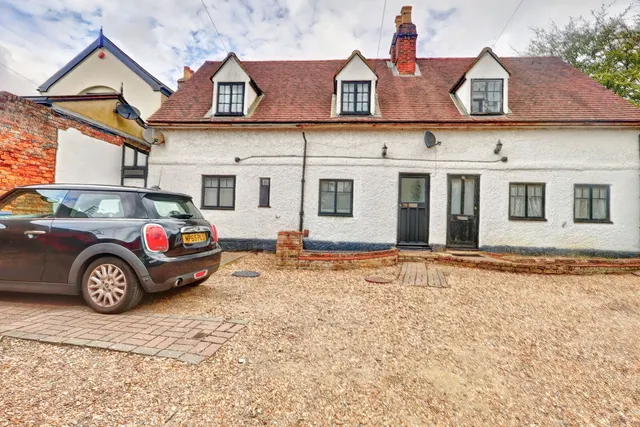 High Street, Iver, SL0, photo 1