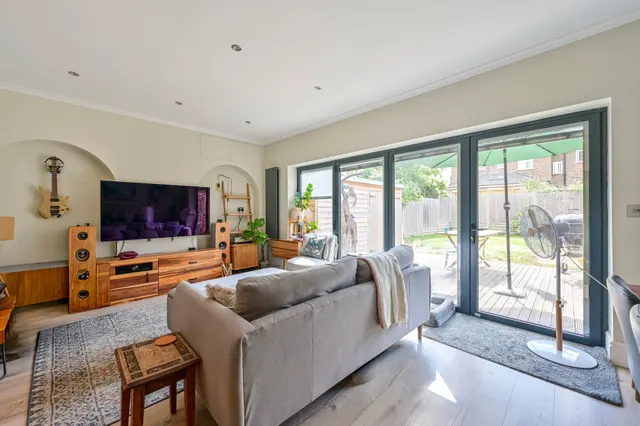 Photo 2 — 3 Swinburne Road, London