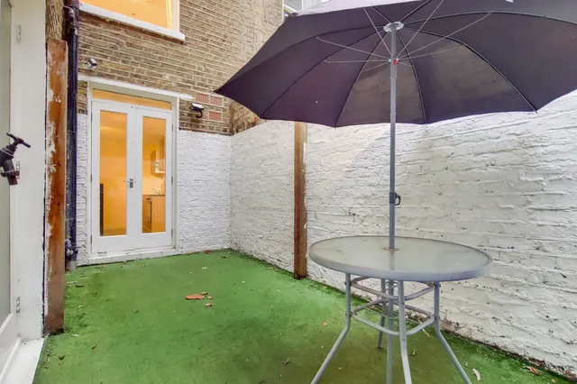 Photo 2 — Flat 11, 26 Fairholme Road, London