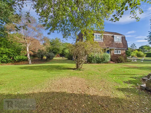 North Road, Three Bridges, RH10, photo 2